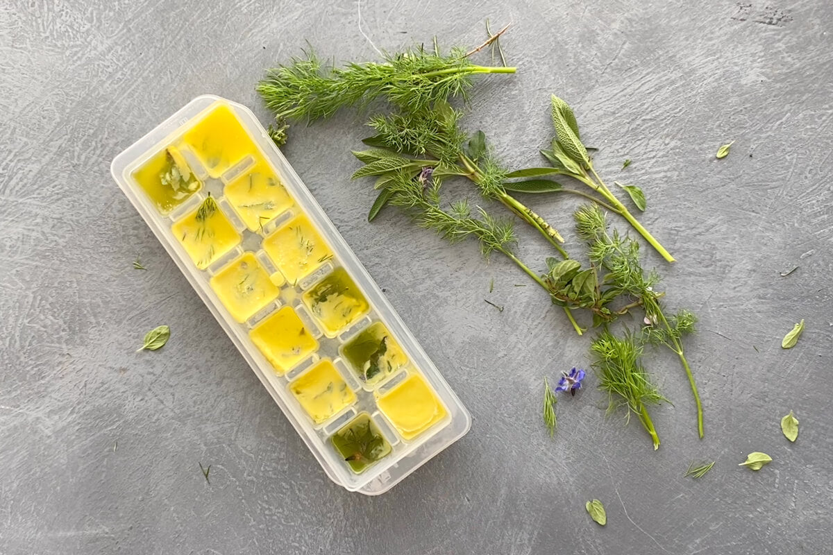 OIL AND HERBS CUBES
